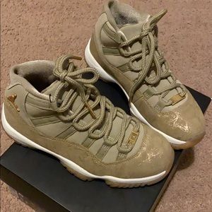 Women Air Jordan 11 Size 6
